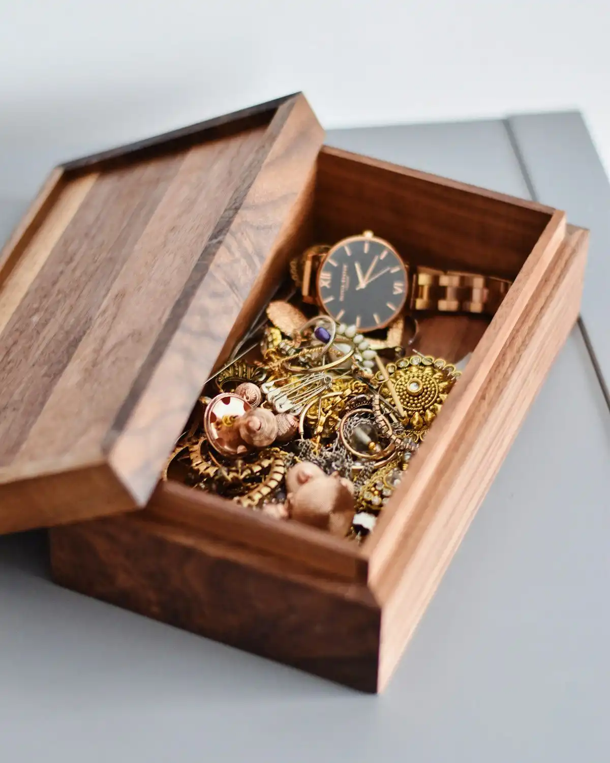 Gifts & Decor